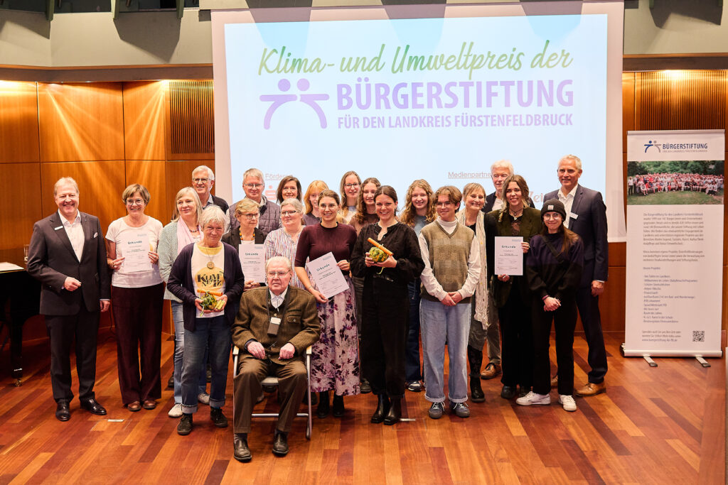 Gruppenfoto der Preisträger 2025 des Klima- und Umweltpreises der Bürgerstiftung