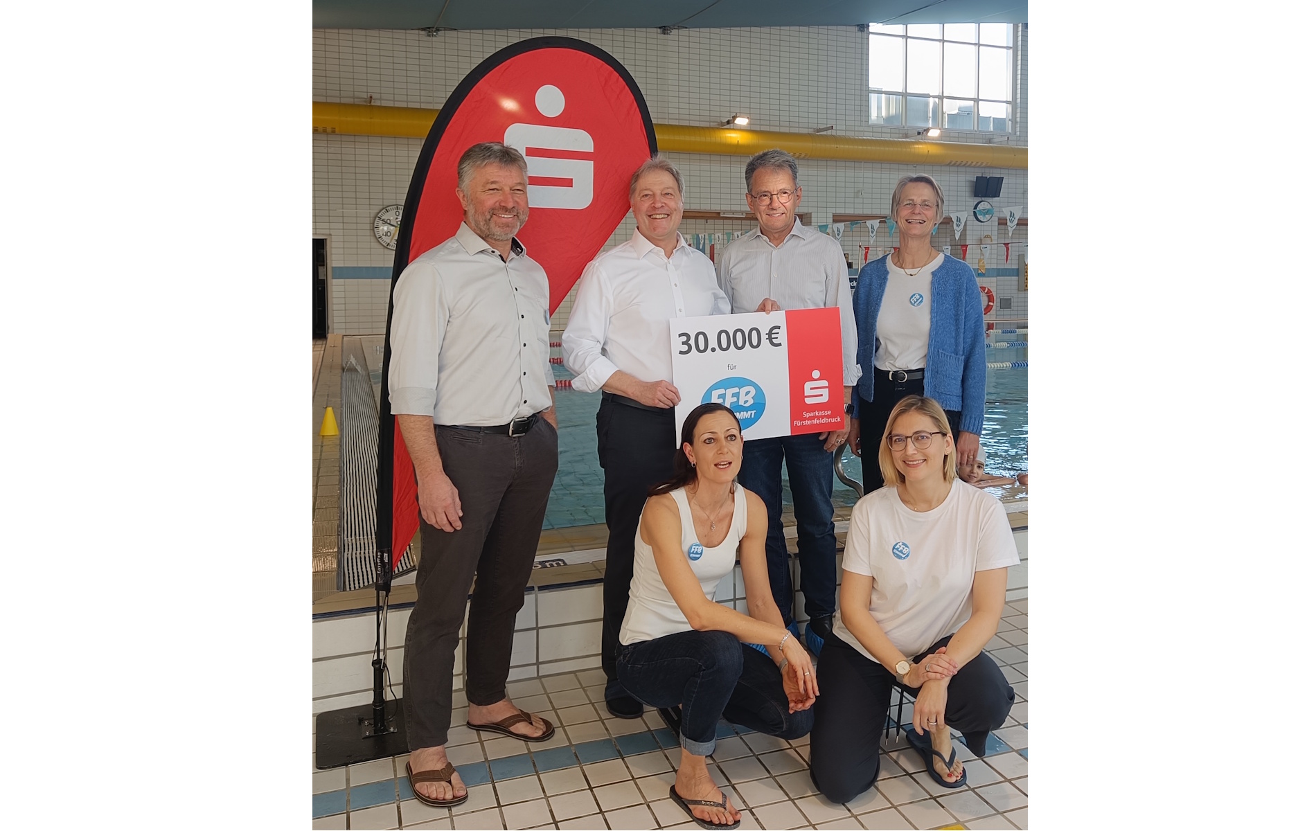 Featured image for “30.000 Euro von der Sparkasse für FFB SCHWIMMT”